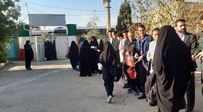 اعزام کاروان دانش‌آموزی راهیان نور به مناطق عملیاتی دهلران و مهران 