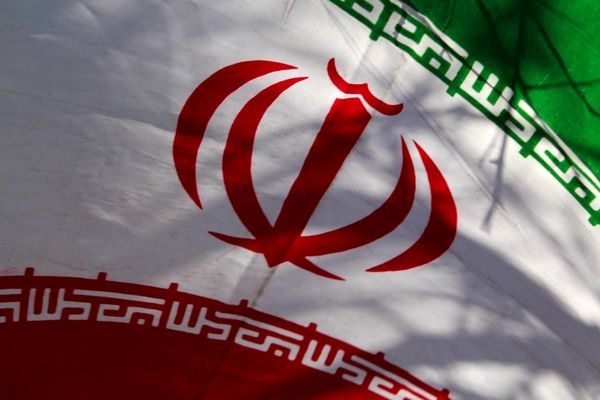 صبحگاه پرشور پاییزی در مدرسه نور ایمان بهارستان‌دو