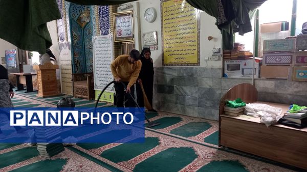 نظافت مسجد پنج تن آل عبا توسط اعضای بسیج