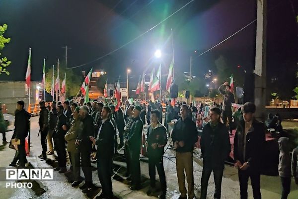 پرچم عزت را می‌بریم بالا 