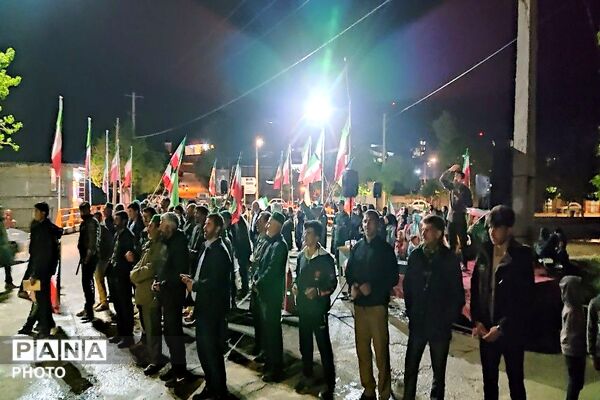 پرچم عزت را می‌بریم بالا 