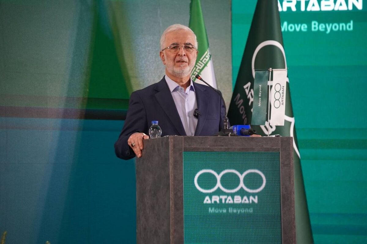 رونمایی وزیر کشور از 2 خودروی داخلی در قزوین