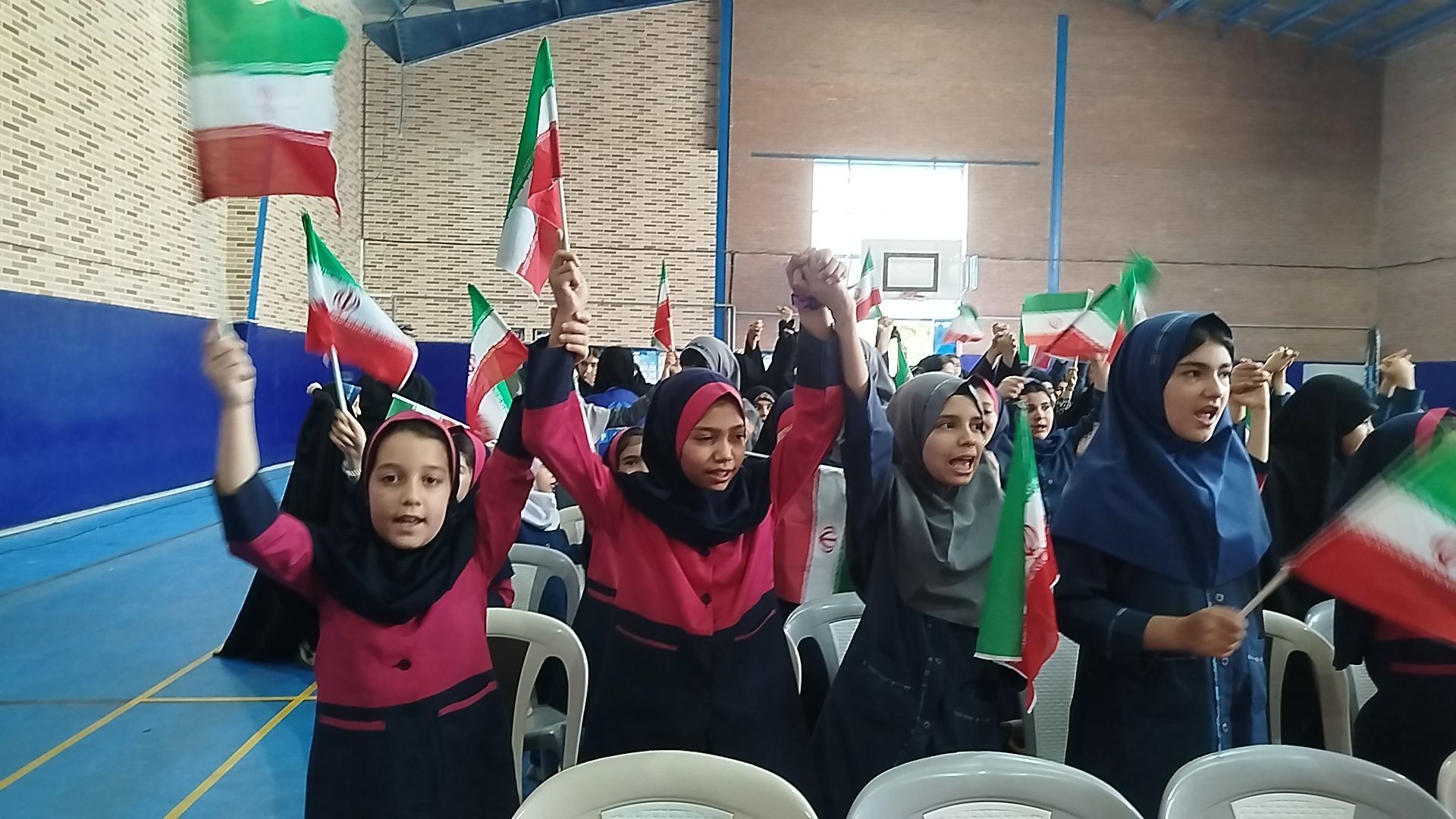 هم‌نوایی هزار دانش‌آموز مدارس شهرستان فردیس در سوگ رهبر شهید