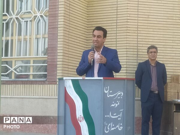 نواخته شدن زنگ مهر در دبیرستان نمونه شهید آیت‌الله خامنه‌ای 