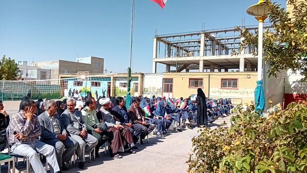 نواختن زنگ مهر و آغاز سال تحصیلی جدید در شهرستان کمیجان