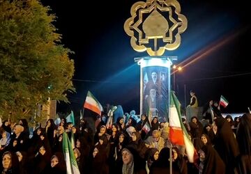  تجمعات شبانه با تبرک به نام امام رضا(ع) در میدان شهرداری قم