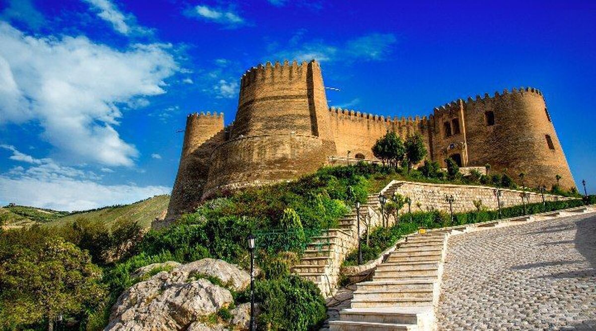 قلعه فلک الافلاک، نماد تاریخ لرستان