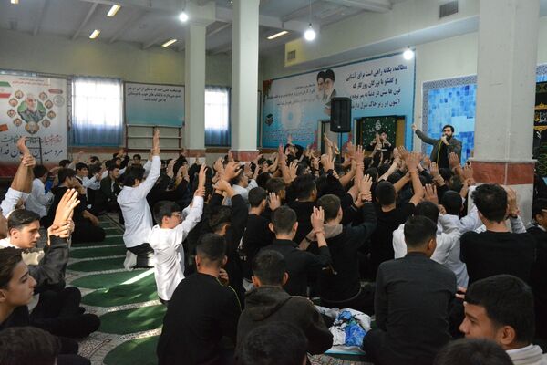 هم‌نوایی دانش‌آموزان مدرسه شهدای علم و فناوری در سوگ حضرت زهرا(س)