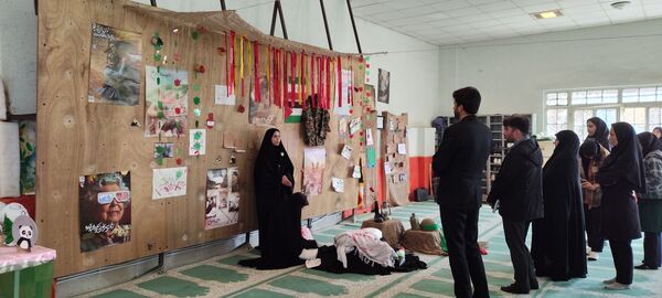 افتتاح نمایشگاه مدرسه انقلاب دبیرستان بهارآزادی 