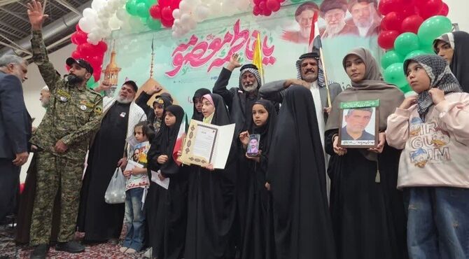بیعت مادران و دختران با رهبر انقلاب در دهه کرامت