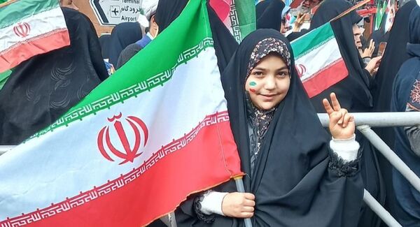 حضور پرشور دانش آموزان دبستان تربیت در راهپیمایی ۲۲ بهمن