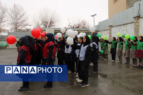  آیین افتتاح جشنواره ماها و ایران‌مون در دبیرستان خدیجه کبری پردیس 