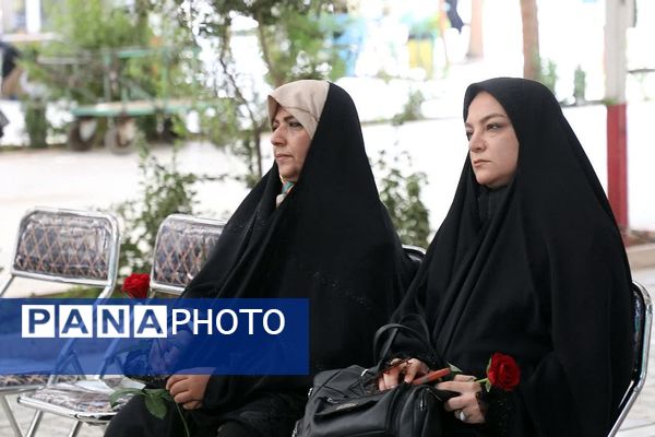 آیین غبارروبی مزار شهدا با حضور اصحاب رسانه در قم