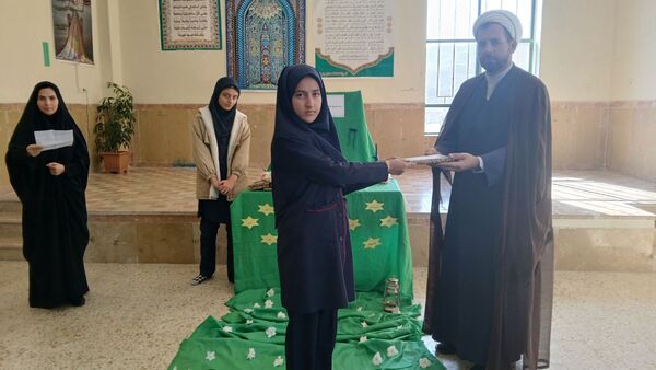 محفل انس‌ با قرآن آموزشگاه فاطمة الزهرا و فجر شهرستان هوراند با عطر مهدوی