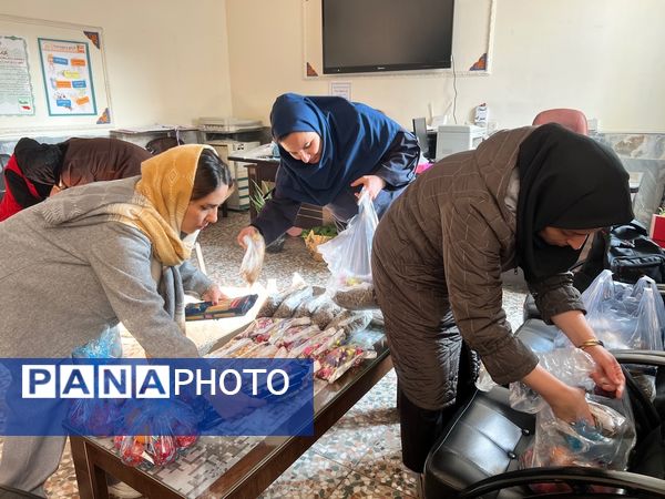 اهدای پک‌های شب یلدا به دانش‌آموزان کم برخوردار دبستان المهدی ناحیه یک کرج