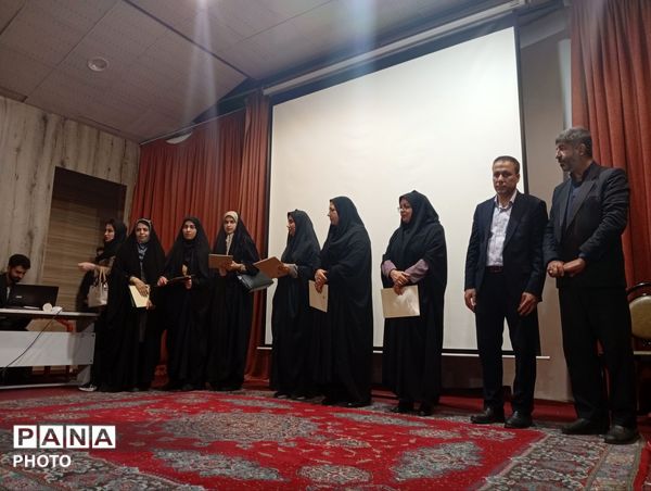 تجلیل از تئاتر دانش‌آموزی  و خبرنگاران پانا در کانون شهید مطهری شهرستان ساوجبلاغ 