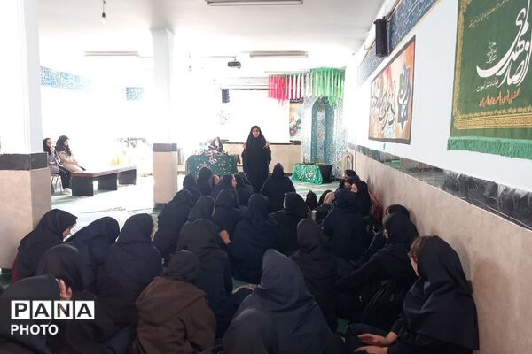 ارتقای تاب‌آوری دانش‌آموزان فیروزکوه از طریق هم‌افزایی مدرسه و خانواده در هفته پدافند غیرعامل