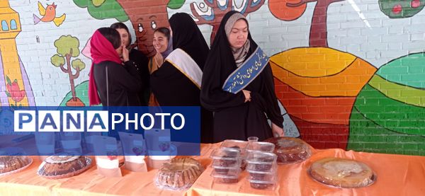 بازارچه هنر دخترانه توسط دانش‌آموزان انجمن اسلامی