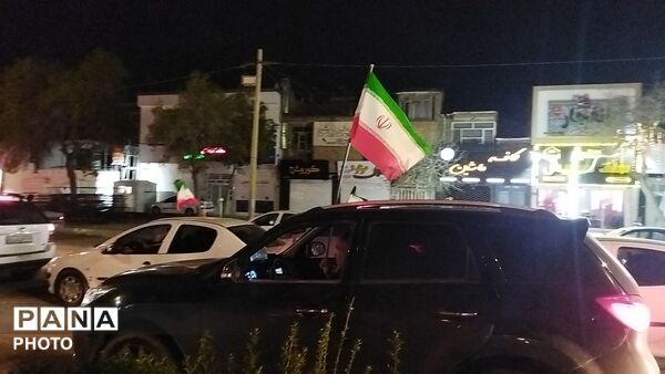 پرچم های ایران بر فراز بلوار فضل نیشابور قرار گرفت 
