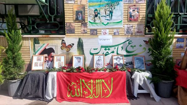 آیین گرامیداشت هفته دفاع مقدس در دبیرستان حضرت زهرا ناحیه ۶