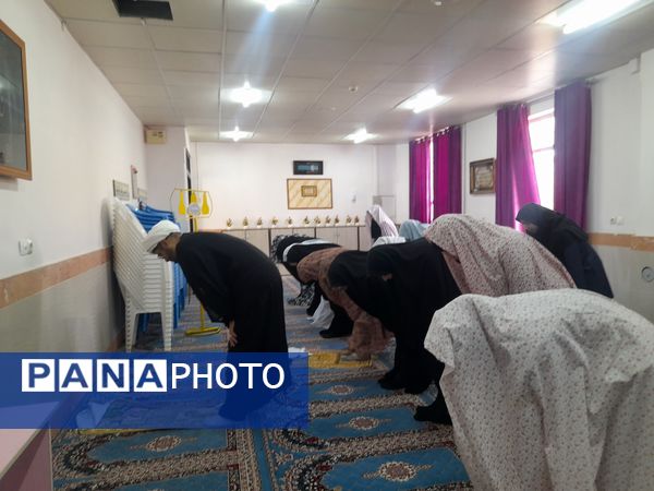 زنگ نماز در دبیرستان حضرت معصومه سلام الله علیها شهرستان خلیل‌آباد نواخته شد