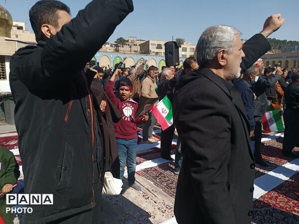 خروشِ بصیرت در صحن امامزاده جعفر (ع)؛ تالار قرآن پیشوا گنجایش دریای سوگواران مقتدا را نداشت