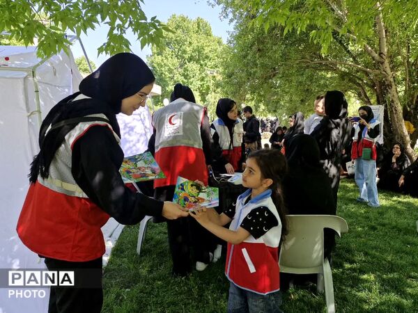 سرخ پوشان هلال در شیرخوارگان حسینی 