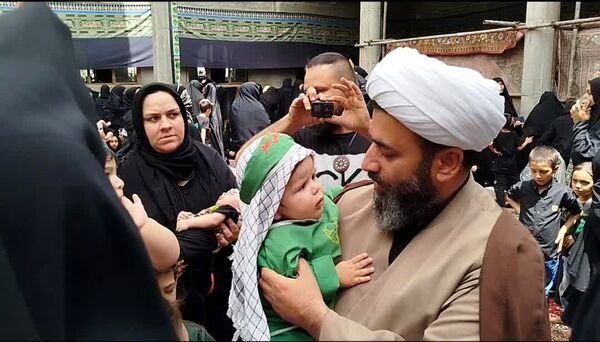همایش شیرخوارگان حسینی با حضور خیل عظیمی از عزاداران در فاروج 