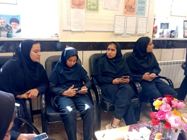 آزمون غربالگری پایه نهم در دبیرستان مادرمهربان خلیل آباد
