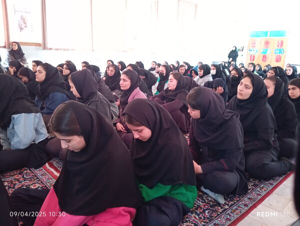 برگزاری دوره آموزشی آسیب های اجتماعی با محوریت آسیب های فضای مجازی در هنرستان هیات امنایی حضرت فاطمه (س) اردبیل
