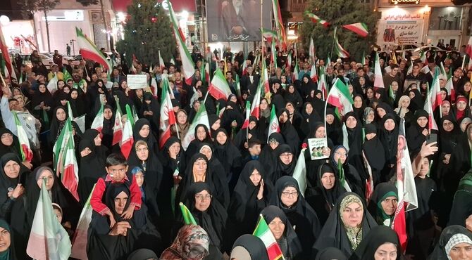 برای پنجاه و نهمین شب بلوار فضل شهرستان نیشابور شاهد حماسه مردم شد