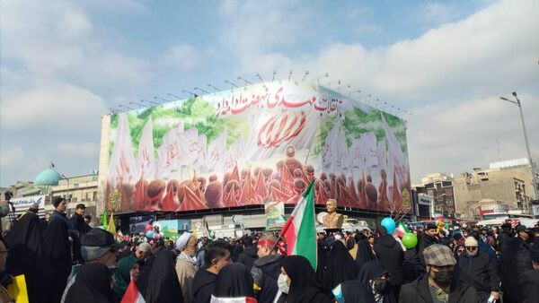جشن پیروزی انقلاب در خیابان‌های تهران