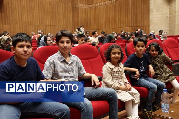 مراسم تجلیل از فرزندان فعالان رسانه یزد