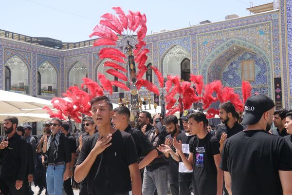 حرم مطهر رضوی غرق در ماتم اباعبدالله الحسین(ع)