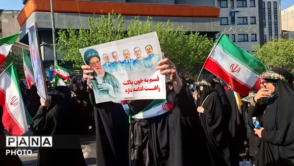 آینده‌سازان فردا، جان‌فدایان امروز