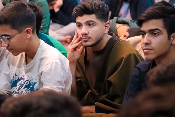 جلوه‌ای از اعتکاف دانش‌آموزی در مسجد امام علی‌بن‌ابی‌طالب (ع)