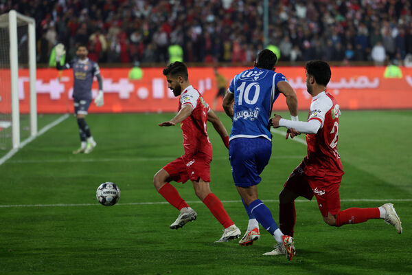 دیدار تیم‌های استقلال و پرسپولیس