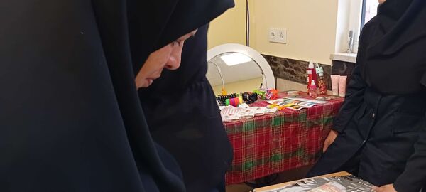 بازدید مدیر و پرسنل دبیرستان مادر مهربان خلیل آباد از بازارچه کار آفرینی