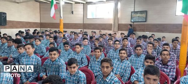 نواخته شدن آیین زنگ مهر و مقاومت  در دبیرستان پسرانه شاهد فاضل فلاورجان