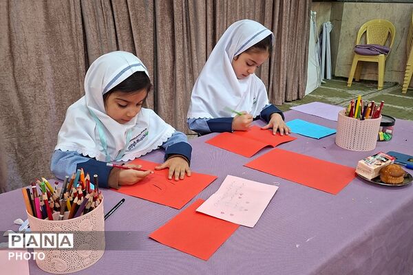 حضور پدر بزرگ‌ها و مادر بزرگ‌ها در کودکستان حکمت نبوی ناحیه دو شهرری 