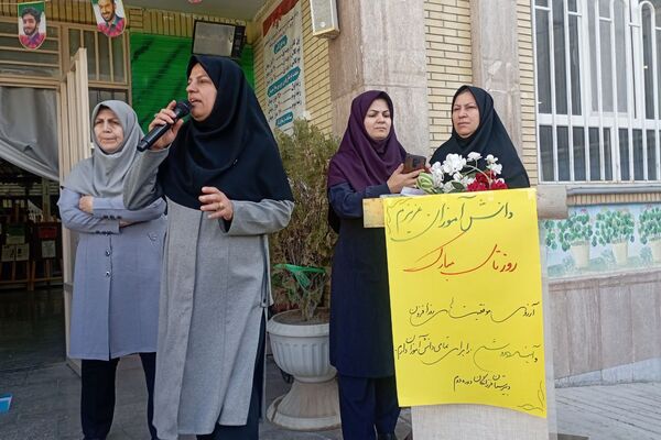 گرامیداشت ۱۳ آبان و یاد شهدای دانش‌آموز سال 57 در دبیرستان فرزانگان قوچان