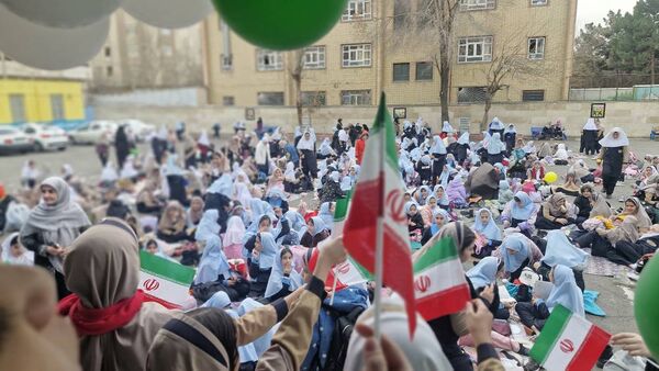 سالروز پیروزی انقلاب اسلامی در دبستان حافظ یک