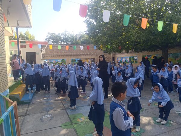 زنگ آغاز مهر در دبستان دخترانه مهر و ماه آشخانه 
