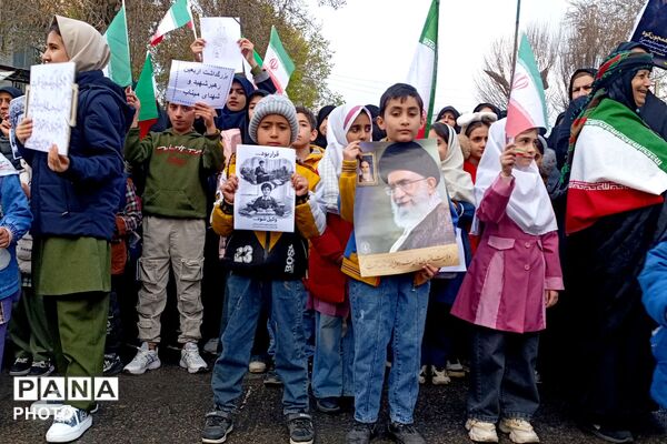 مراسم گرامیداشت چهلمین روز شهادت دانش‌آموزان میناب در شهرستان اسلام‌آباد غرب