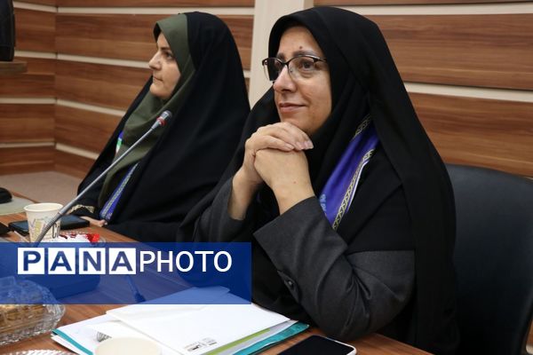 نشست صمیمانه قائم ‌مقام سازمان دانش‌آموزی کشور با روسای ادارات و مدرسین خراسان رضوی