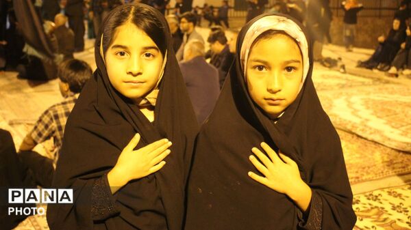 رونمایی از پرچم متبرک حرم امام حسین (ع) در شب عاشورایی در شهرستان مارگون