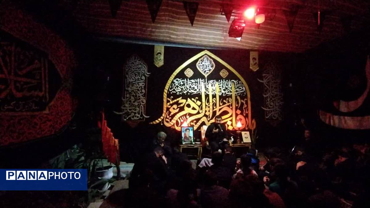 مراسم شب چهلم شهید صالح نوربخش در کنار شهید گمنام