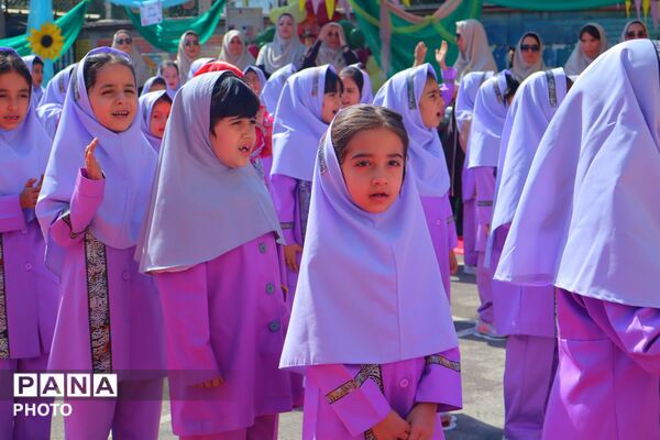 جشن شکوفه ها و نواخته‌شدن زنگ مهر در دبستان سیدمحمد موسوی‌راد نیشابور