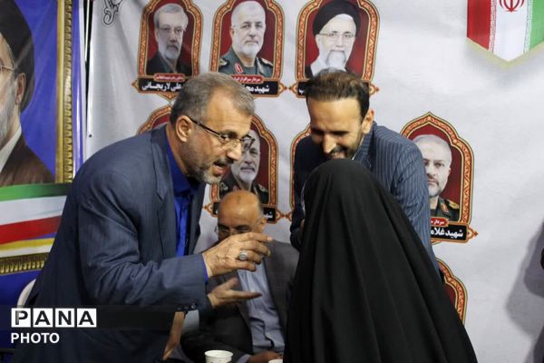 میز ارتباطات مردمی با حضور مدیرکل آموزش و پرورش مازندران 