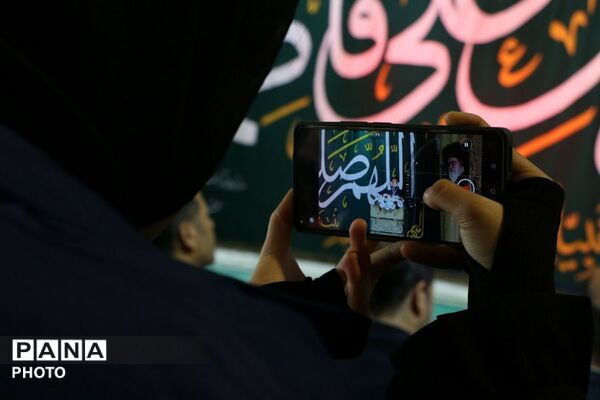 بیعت معلمان و مسئولین آموزش و پرورش ملارددر هفته معلم در گلزار شهدا با شهدا